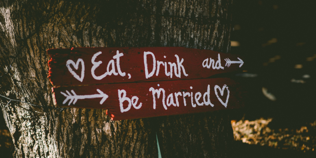 Photo de mariage dans le Luberon à Oppède. Avec vins d'honneur, food trucks, barman, DJ